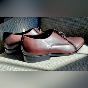 Hugo Boss Mens Sz 10.5 brown dress shoe. Oxford almond plain toe.